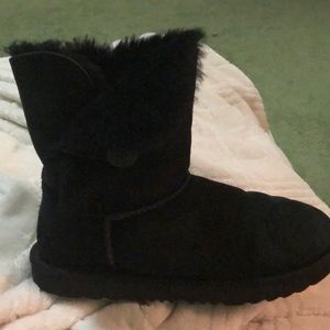 Black Ugg size 5